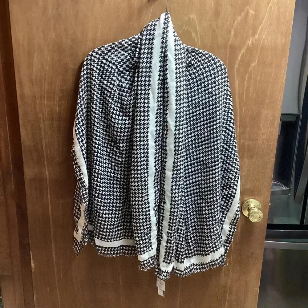 Lands End houndstooth scarf